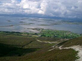 Вид на залив с горы Croagh Patrick