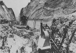 Corinth canal construction 2.jpg