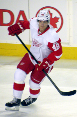 Кори Эммертон в игре за «Детройт Ред Уингз» в 2012 году.