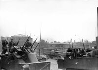Советские зенитчики на улицах Данцига используют американские ЗСУ M-17  (англ.) (рус. с установкой M-45  (англ.) (рус., март 1945 года.