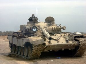 Брошенный иракский танк T-72 Asad Babil.