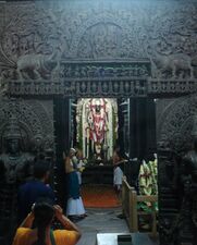 Мурти Вишну храма Ченнакешавы (Белур, Карнатака)