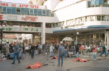 Дизенгоф-центр после теракта в этом районе, 1996 г.