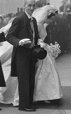 Хавьер Бурбон-пармский на свадьбе своей дочери Марии Франсиски, 1960 год