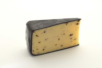 Сыр, начинённый оливками