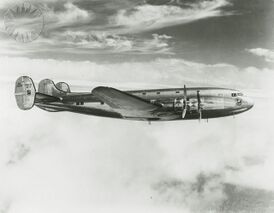 Douglas DC-4E в полёте