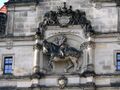 Рельеф на фасаде с 4-метровой конной скульптурой герцога Георга Бородатого