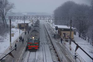 Платформа в 2009 году, поезд в сторону Москвы