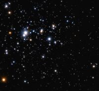 Изображение скопления Трюмплер 14, полученное на Very Large Telescope, является комбинацией изображений в фильтрах K и H. Угловой размер поля составляет около 2 минут дуги. (ESO/Sana)