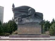 Памятник Э. Тельману в Берлине, Германия