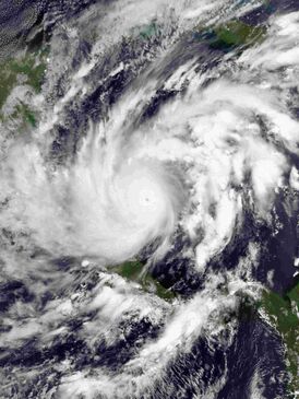 Ураган Эта незадолго до пика интенсивности к востоку от Никарагуа рано утром 3 ноября.