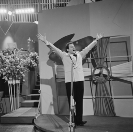 Доменико Модуньо на конкурсе песни Евровидение 1958