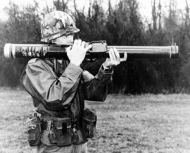 стрелок с гранатомётом на плече (1981)