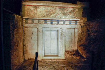 Фасад гробницы царя Македонии Филиппа II. Археологический музей Вергины