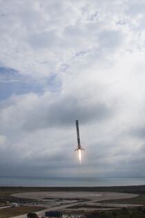 Falcon 9 first stage lands on LZ-1 (32183025493).jpg