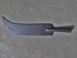 Резец («Coupe-marc»), французский сельскохозяйственный инструмент с XIX по XX век, часто неправильно обозначается как фашард. Большинство секир возникли из установленных на древках (шестах) сельскохозяйственных инструментов из-за их веса и доступности.