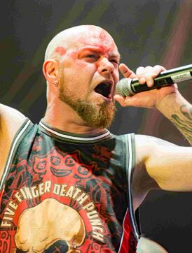 Выступление в составе Five Finger Death Punch на Reload Festival, 28 августа 2016 года