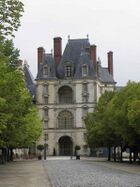 Fontainebleau (77) Château Porte dorée 01.JPG