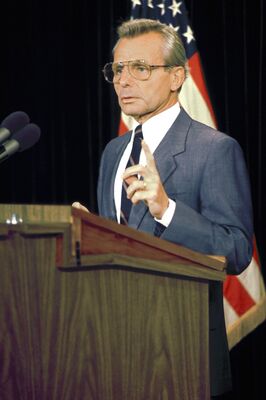 Frank Carlucci at a press conference, 1988.jpg