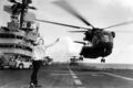 HMH-462 CH-53 взлетает с авианосца USS Okinawa
