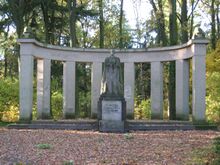 Das Heldendenkmal beim Friedrich-Engels-Platz