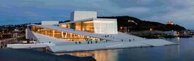 Здание, где базируется Норвежская опера и балет