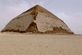 Ломаная пирамида Снофру (IV Династия)