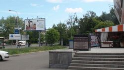 Дом 1. Здание кинотеатра «Варшава» (справа).
