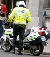 Ирландский полицейский-мотоциклист