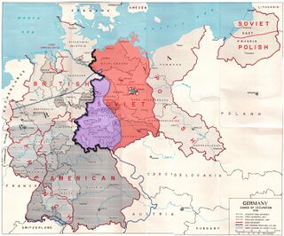 Карта, показывающая зоны оккупации послевоенной Германии, а также линию продвижения американских войск на день капитуляции. Юго-западная часть советской зоны оккупации, около трети её общей площади, находилась западнее американских позиций на день капитуляции.