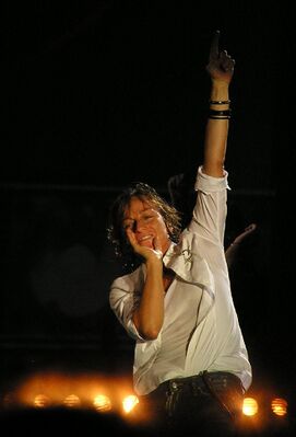 Джанна Наннини на концерте в Кодройпо, Италия (2008 г.)