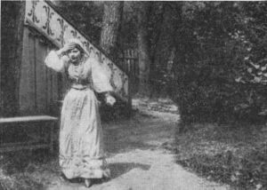 Александра Гончарова в роли сенной девушки («Ванька-ключник», 1909).