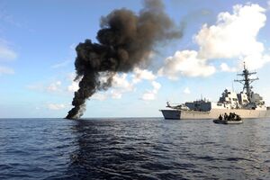 USS Farragut уничтожает лодку пиратов в Аденском заливе (март 2010 года)