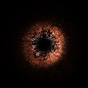 HD 107146, снимок сделан орбитальным телескопом Хаббл.