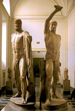 Тираноборцы. Скульпторы Критий и Несиот 477—476 годы до н. э. (римская копия II века) Национальный археологический музей Неаполя
