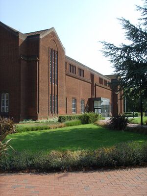Фасад Библиотеки Хартли, построенной в 1930-е гг.