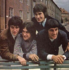 Группа The Kinks в оригинальном составе. Пит Куэйф слева