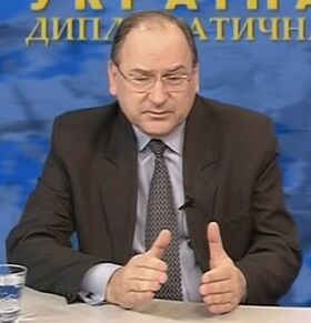 Во время выступления в программе "Україна дипломатична". 22 марта 2014.