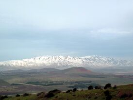 Вид на гору Хермон (Эш-Шейх) с горы Бенталь