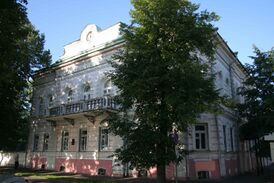 Здание бывшей усадьбы купца В. Я. Кузнецова