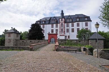 Резиденция нижнего замка (бывший форбург)