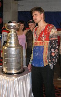 Ilya Bryzgalov and Stainley Cup, Togliatti, Russia.jpg