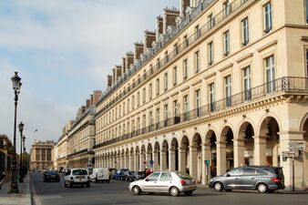 Улица Риволи (Rue de Rivoli), архитекторы Шарль Персье и Пьер Франсуа Леонар Фонтен (1801-1835) (1801-1835)