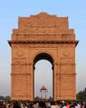 Индийские ворота символизируют более чем 90 000 убитых индийских солдат в течение афганских войн и Великой войны