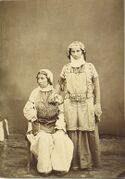 Грузинки-ингилойки из селения Ках в нарядных национальных костюмах (1883 г.)