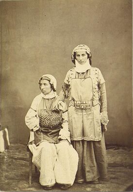 Ингилойки из селения Гах в нарядных национальных костюмах (1883 г.)