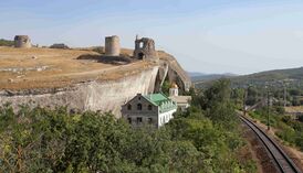 Вид на крепость и Инкерманский пещерный монастырь
