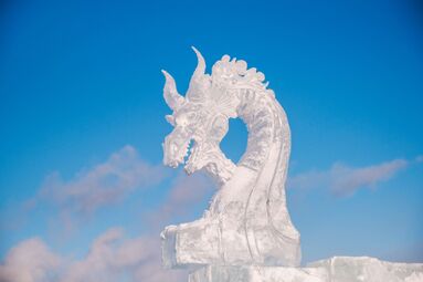 Международный конкурс ледяный скульптур «Бриллианты Якутии». Скульптура дракона. 27 ноября 2019 года.