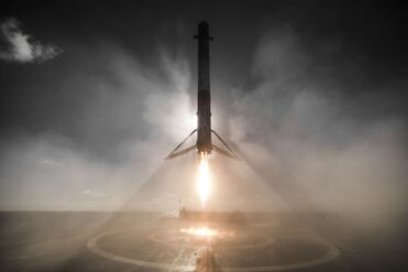 Iridium-1 Landing (31579784413).jpg