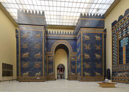 Ishtar gate in Pergamon museum in Berlin..jpg
